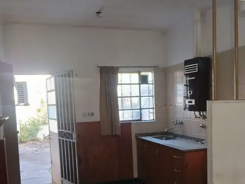 Casa 3 ambientes con 1 baño