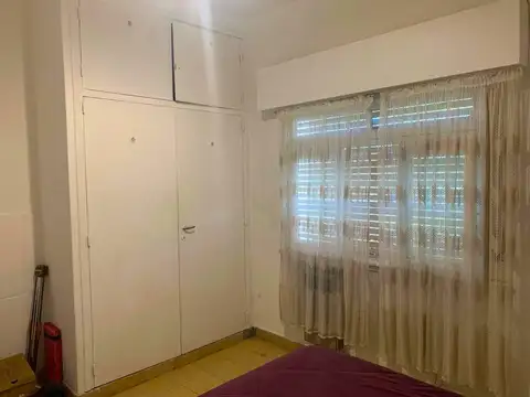 Chalet de 5 ambientes sobre esquina en lote de 895m2