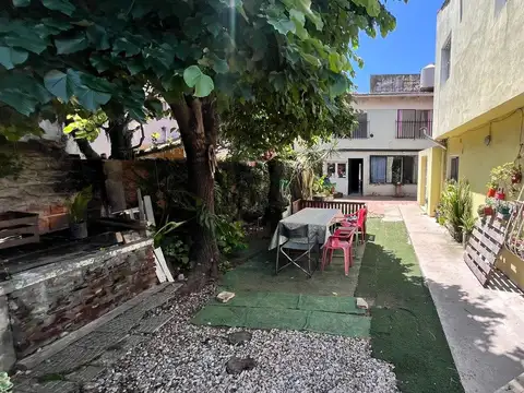 CASA MULTIFAMILIAR EN CARAPACHAY EN VENTA