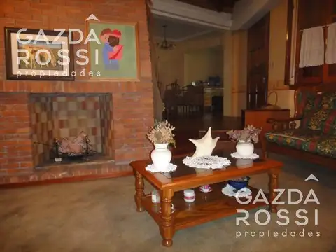 Casa 5 ambientes con 2 baños