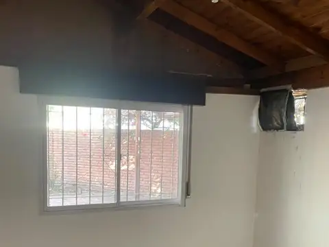 Casa en Alquiler con 3 cocheras