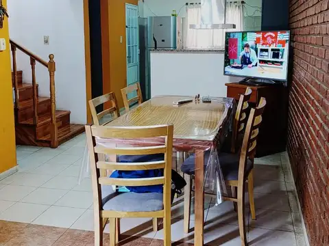 Casa 4 ambientes con 2 baños