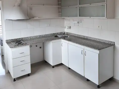 DEPARTAMENTO 2 AMBIENTES CON BALCON Y VISTA AL FRENTE. AV. MITRE 2998 PISO 4 B AVELLANEDA