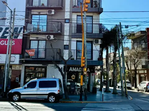 DEPARTAMENTO 2 AMBIENTES CON BALCON Y VISTA AL FRENTE. AV. MITRE 2998 PISO 4 B AVELLANEDA