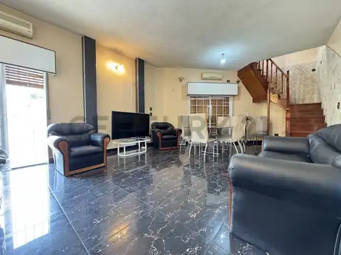 Casa en venta en esquina con Local Comercial y Vivienda en Moreno, Trujui