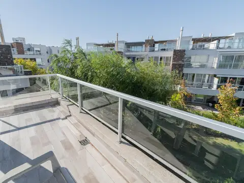 Venta Departamento Triplex de 3 dormitorios en Los Castaños, Nordelta