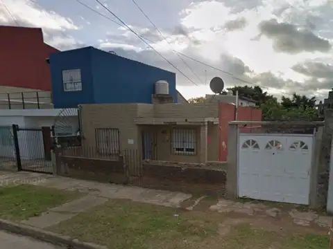 VENTA CASA A MODERNIZAR EN BERNAL APTO CREDITO