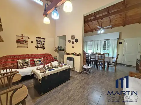 Casa en Venta con 2 cocheras