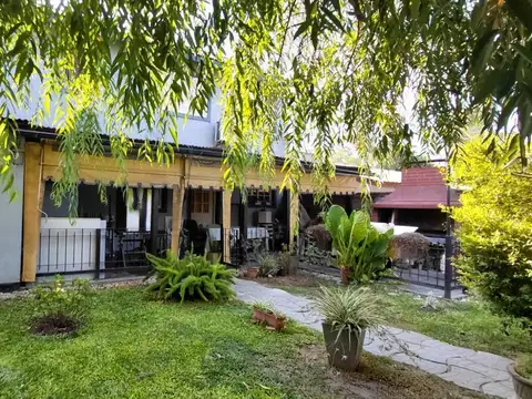 CASA 4 DORMITORIOS VENTA PASO DEL REY JARDIN COCHE