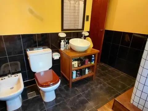 Casa 5 ambientes con 2 baños