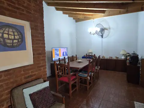 Casa 5 ambientes con 2 baños