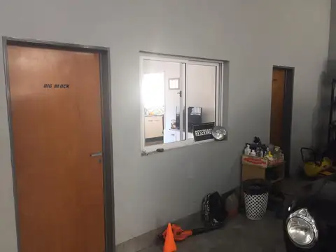 GRAN LOCAL COMERCIAL DE 200 M2 EN LOTE PROPIO DE 320 M2  OPORTUNIDAD 