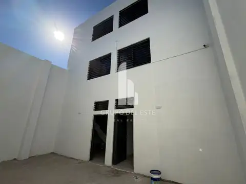 Galpon en Alquiler 25  mts Fondo