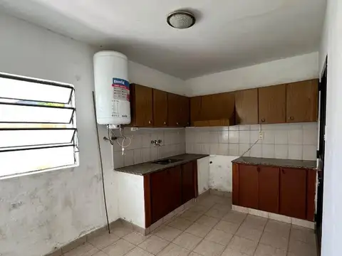 Casa 5 ambientes con 1 baño