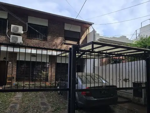Duplex de 3 ambientes con cochera y jardin 