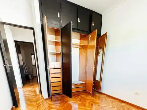 Departamento 3 ambientes con balcón al frente – Piso alto –