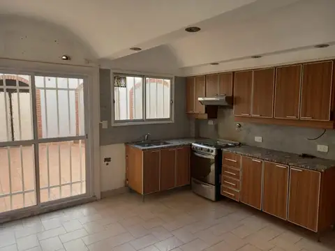 Chalet en alquiler. 5 amb con dep. Gge. 2 autos. 2 suites Playroom. Patio. 3bñs