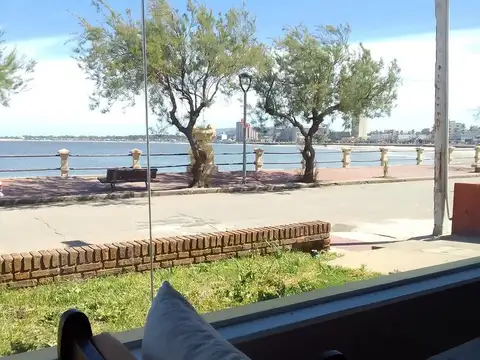 rambla de los ingleses y Maipú 100