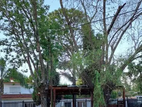 VENTA CASA- 5 DORMITORIOS-PILETA-PUEBLO ESTHER