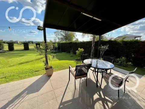 Casa 5 ambientes con 4 baños