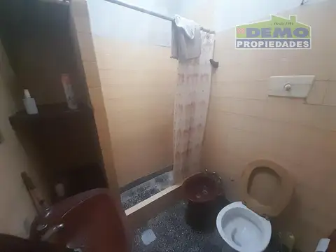 Casa 9 ambientes con 3 baños