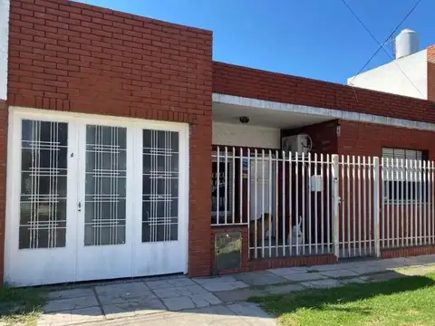 OPORTUNIDAD CASA 3 AMB C FONDO Y COCHERA ESCUCHA OFERTA