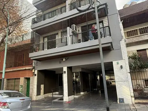 VENTA COCHERA TECHADA FLORESTA