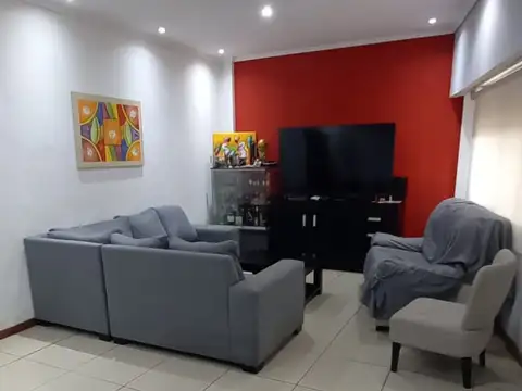 PH AL FRENTE PB EN DUPLEX 4 AMB. CON TERRAZA Y QUINCHO