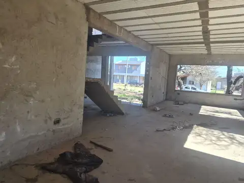 Casa 5 ambientes con 2 baños