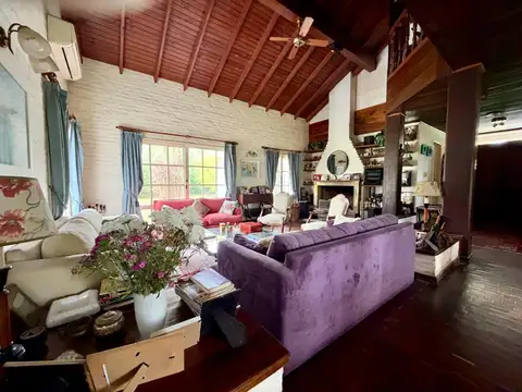 Casa 9 ambientes con 5 baños