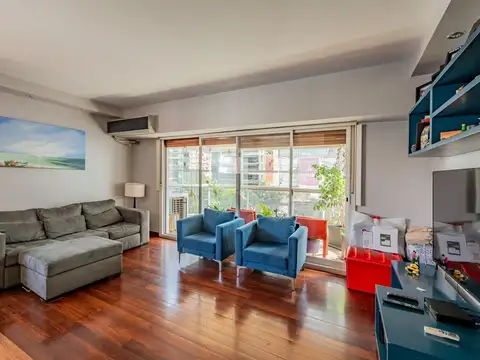 Excelente Semipiso de 4 Ambientes con Cochera