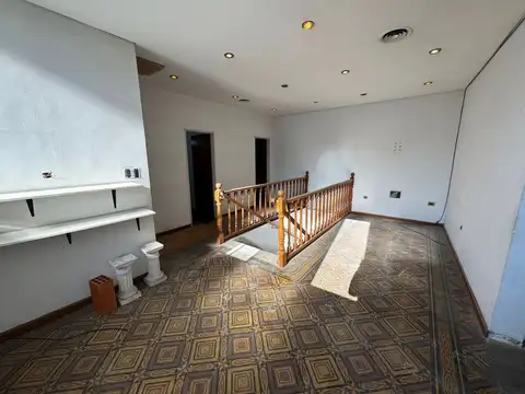 Av. Pres. Bernardino Rivadavia 700