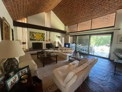 Venta de Espectacular casa en Barrio Golf