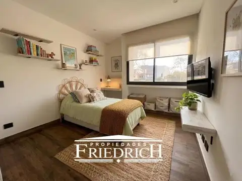 Casa en Venta con 4 cocheras