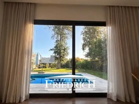 Casa 5 ambientes con 3 baños
