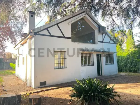 Casa 6 ambientes con 2 baños