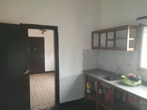 DEPARTAMENTO DE 3 AMBIENTES EN PRIMER PISO POR ESCALERA EN ALQUILER - MORON SUR