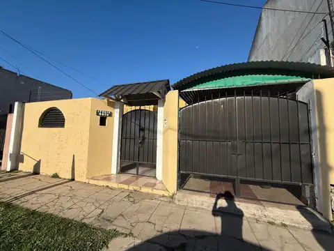 Casa 4 ambientes - Castelar Norte