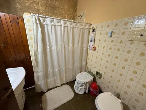 Casa 4 ambientes con 1 baño