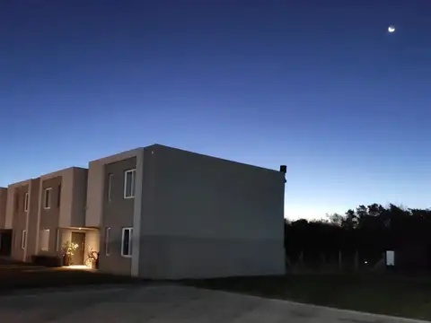 Casa en Alquiler con 1 cochera