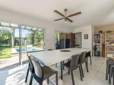 Casa 6 ambientes con 2 baños