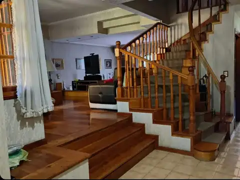 Casa 6 ambientes con 3 baños