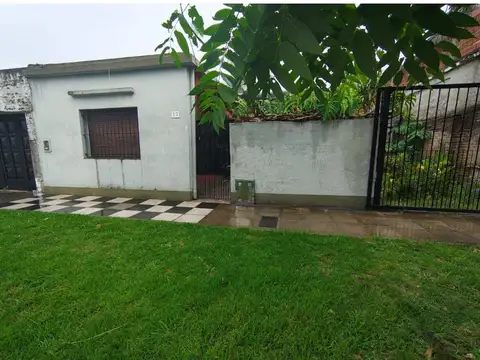 CASA EN VENTA, AMPLIO TERRENO, APTA CREDITO.