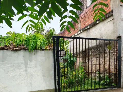 Carlos María de Alvear 100