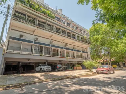 SIMPATICO DEPARTAMENTO CON COCHERA Y BAULERA EN EXCELENTE ZONA DE ACASSUSO