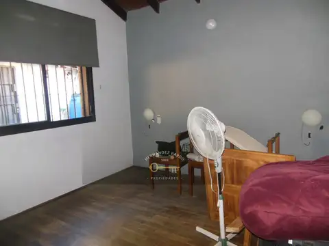 En complejo con entrada independiente, 4 dormitorios, dos ba