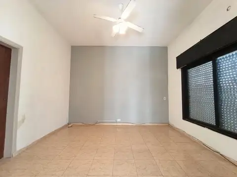 Depto Tipo Casa en Alquiler en Caseros, $ 850.000