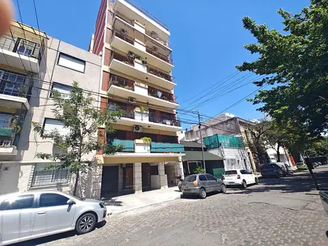 Tres ambientes Contrafrente. Muy buen estado y luminoso