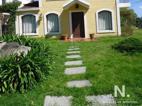 Muy linda casa en el centro de La Barra 