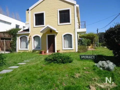 Muy linda casa en el centro de La Barra
